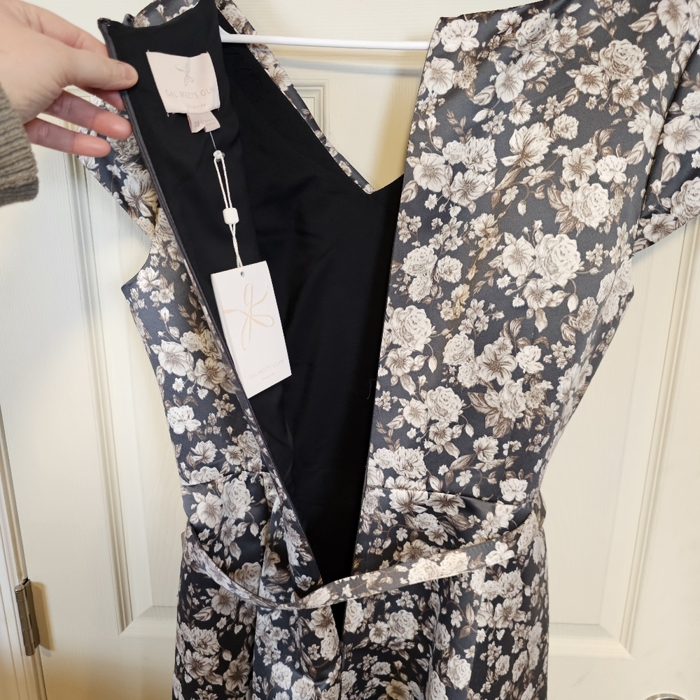 Gal Meets Glam Elle Brightex Duchess Fit & Flare Satin Floral Belted Vneck Dress - Picture 4 of 11